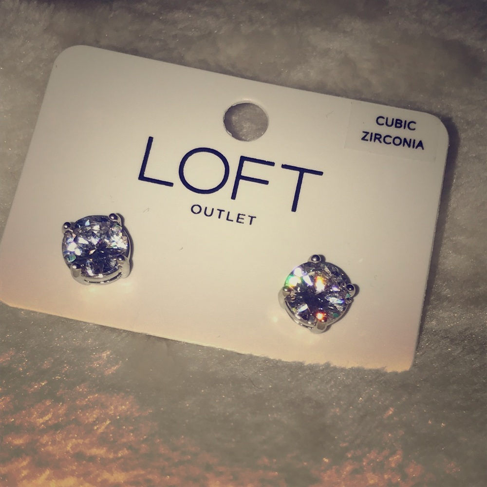 ✨✨✨🆕🆕 ✨✨✨Cubic Zirconia silver LOFT earrings